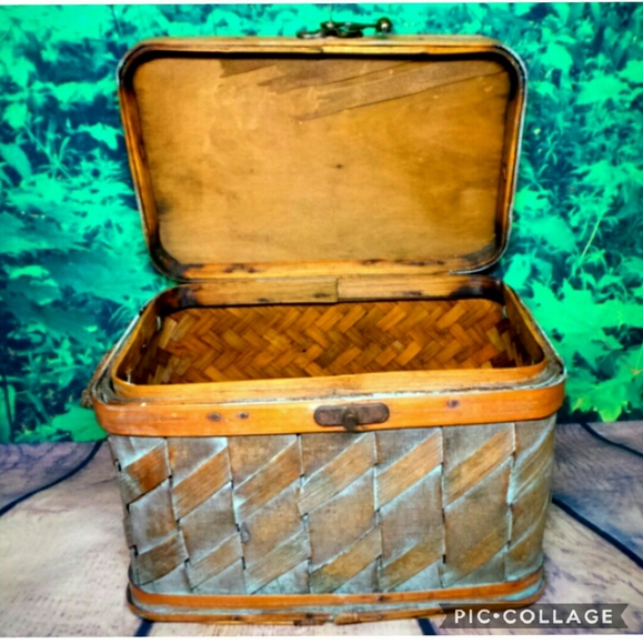 Small Decorative Wicker Rustic Chest - Picture 3 of 3